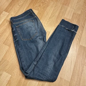 Acne studio jeans - Acne studio jeans 30/32. Mycket fint skick. Skriv för fler bilder eller frågor  Nypris 2000kr