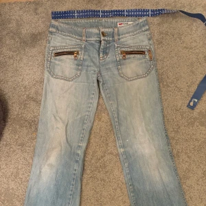 Skitsnygga y2k jeans - Helt nytt skick, knappt använda pga att de är för små🥹🥹💞