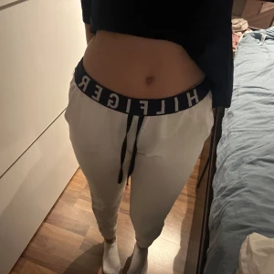 Tommy hilfiger byxor - Mjukisbyxor från tommy hilfiger
