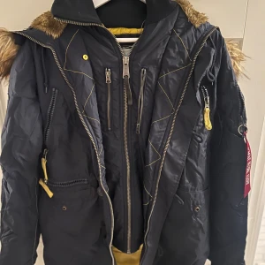 Alpha Industries jacka  - Alpha Industries jacka i storlek S i använd god  skick pris kan diskuteras vid snabb affär 