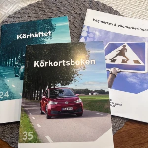 Körkortsböcker - Säljer nu mina körkortsböcker, alla är i jättefint skick och inget är skrivet i dem! 