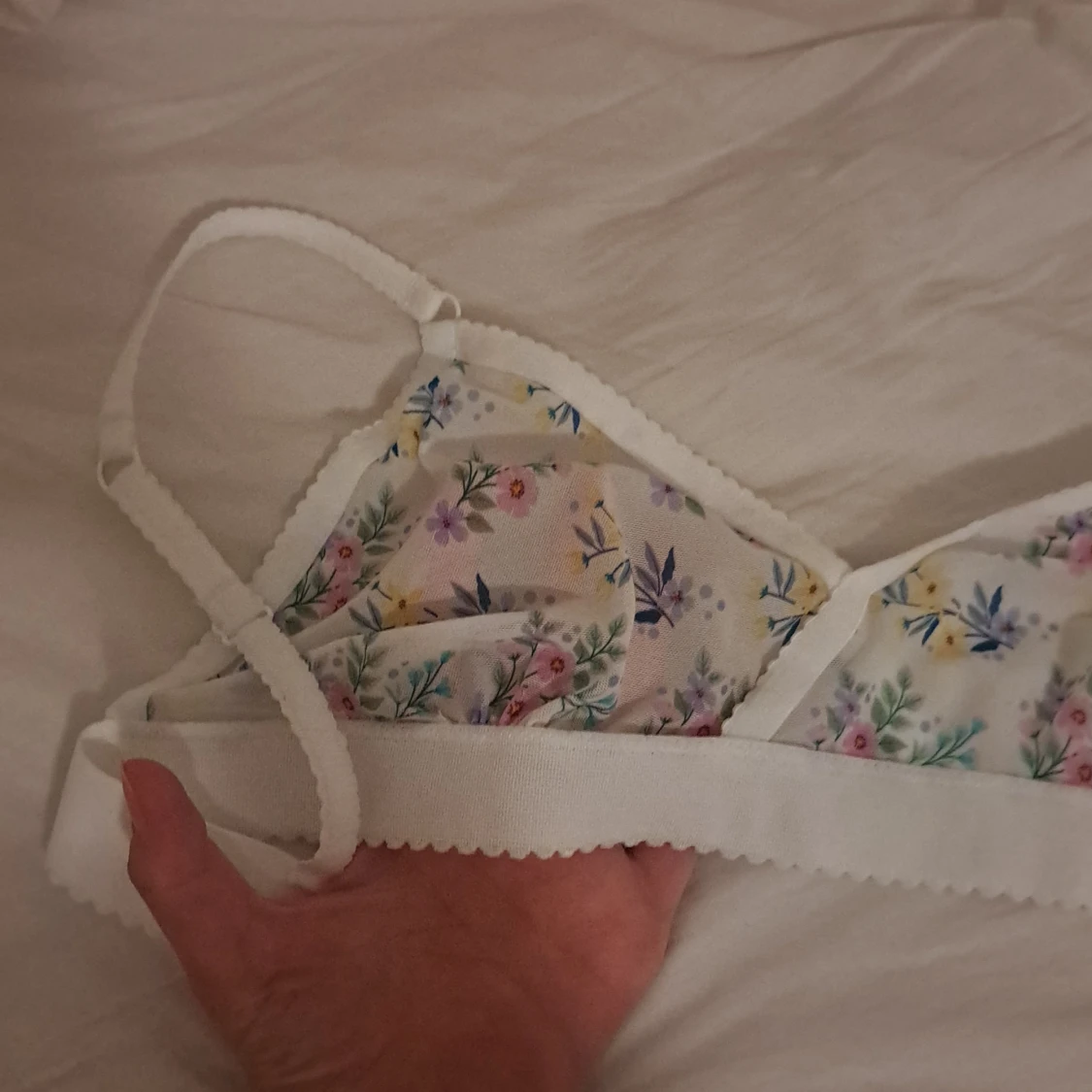 Transparent behå. - 90