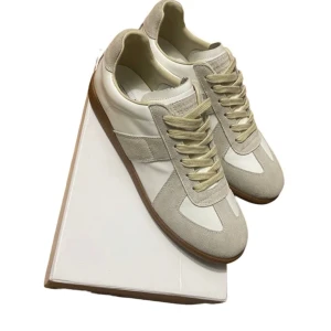 Maison Margiela gats  - Jag säljer för att jag behöver pengar, i utmärkt skick, det finns en låda, men det finns inget kvitto, eftersom de gavs till mig som present