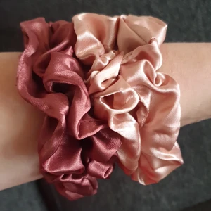 4st scrunchie, Ny Oanvända  - 4st scrunchie, Ny Oanvända 