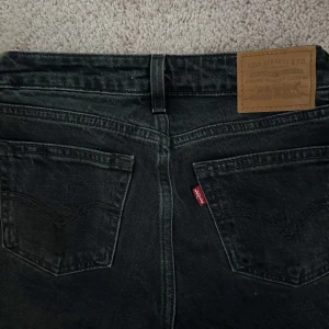 Levis jeans  - Low rise Straight jeans från levis i nyskick😊