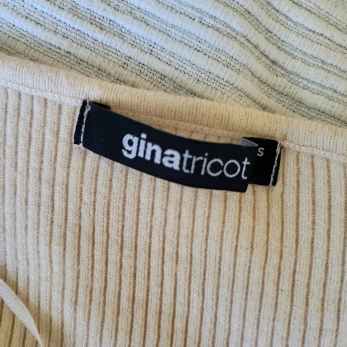 Top Gina tricot  - 91