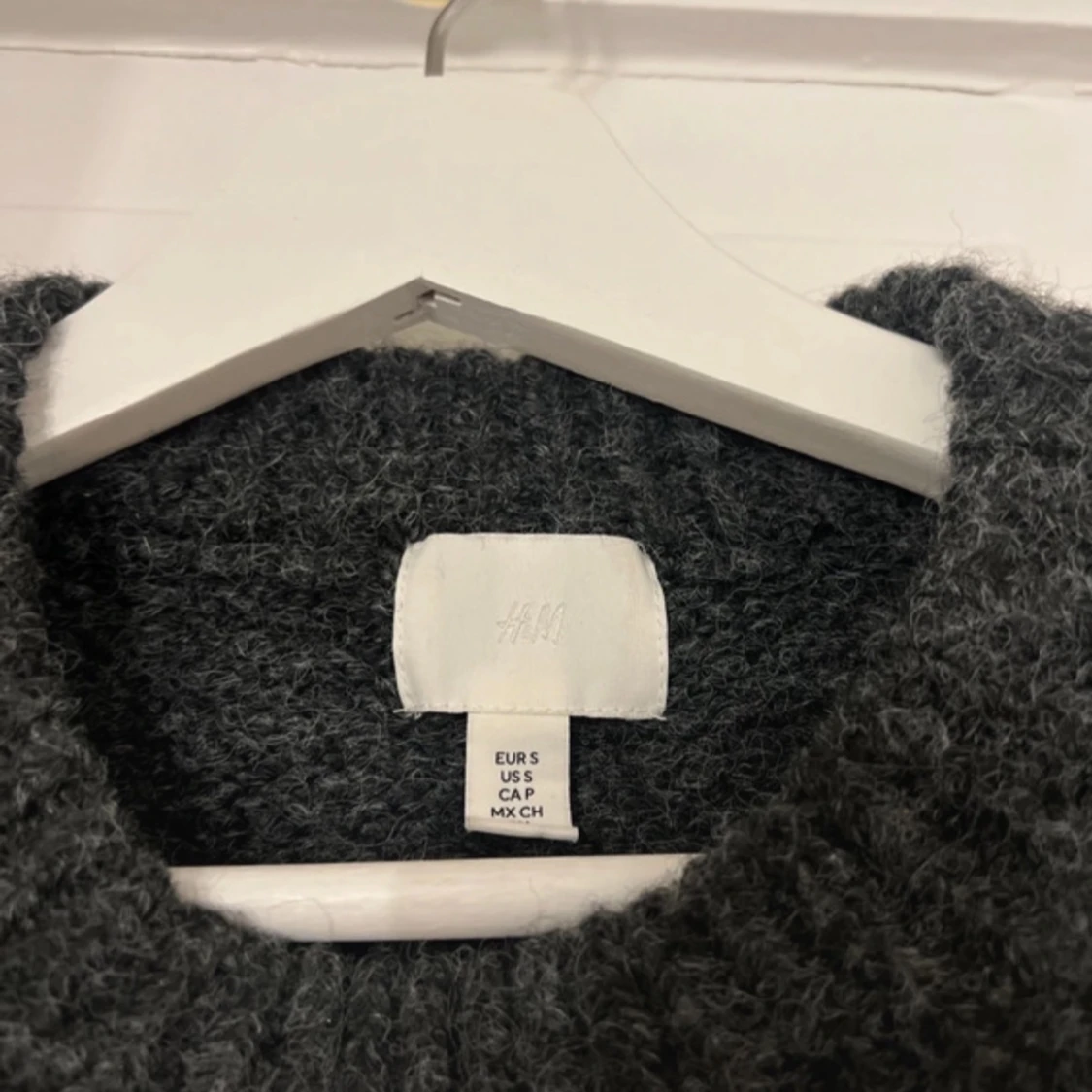 Stickad grå tröja från h&m - 90