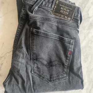 Replay anbass - Tja, säljer nu dessa schyssta replay jeans, dessa är i storleken 30  Hör av dig vid funderingar!