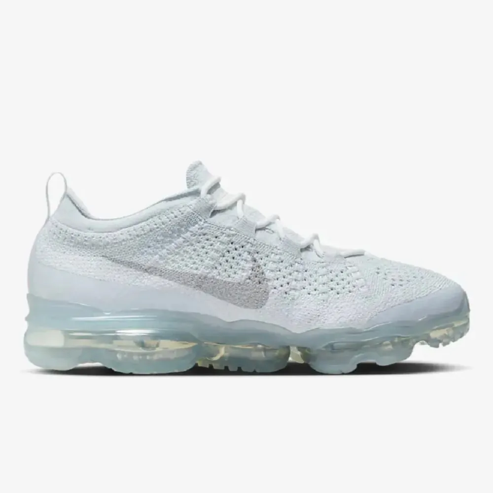 Säljer Nike Air VaporMax 2023 Flyknit skor Storlek 43 Inga fel Bekväma . Skor.