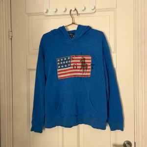 Ralph lauren tröja  - Säljer ralp lauren tröja då den inte används de bara skiva om du har några frågor eller funderingar. 
