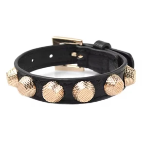 Armband  - Säljer detta fina armbandet 💗har inte använts 