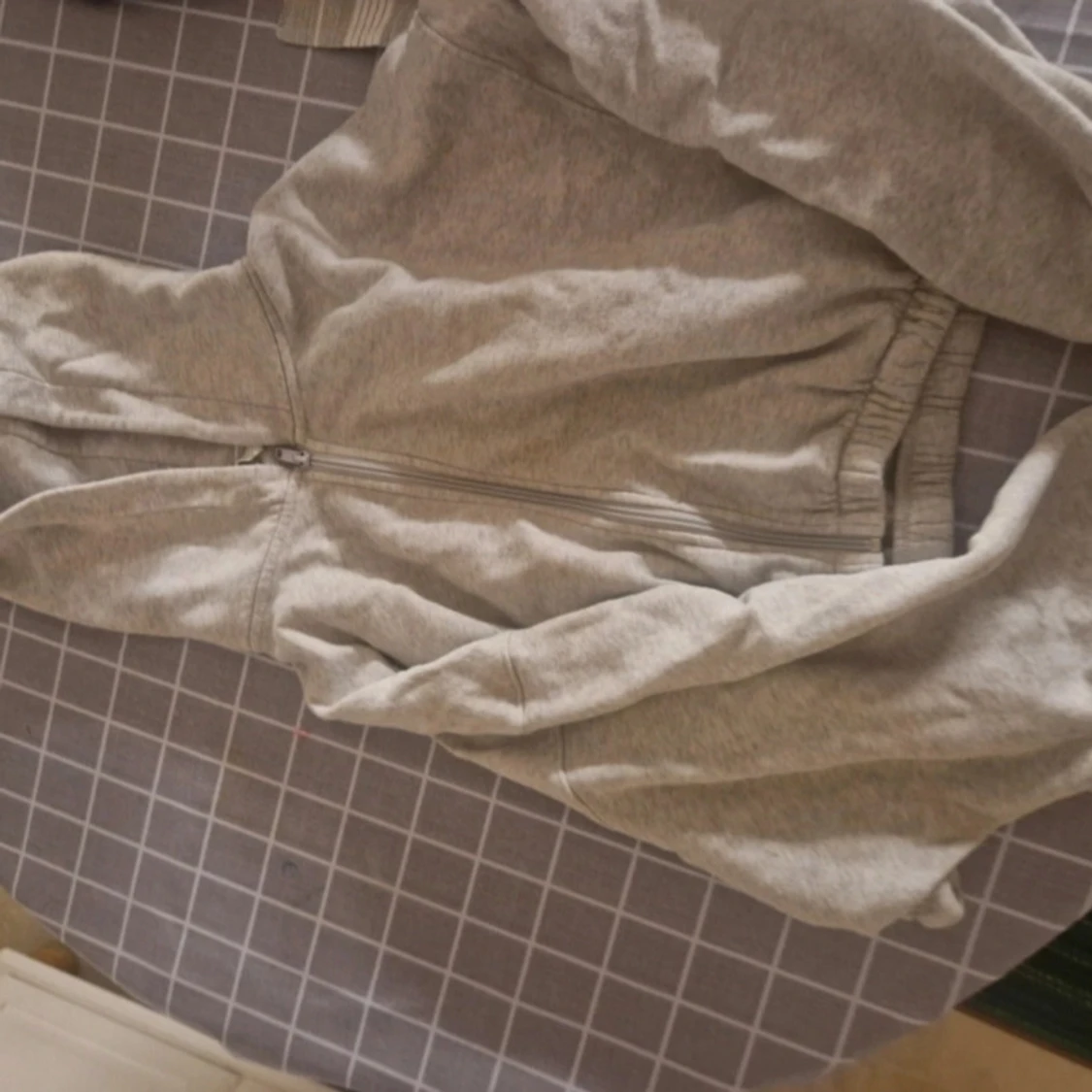 tjocktröja som mag tröja