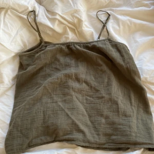 Blus - En grön blus från hm i ny skick, storlek xs. Ny pris ca 100💞💞