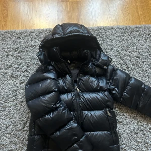 Ralhp lauren jacka - Tja säljer nu min Ralph lauren jacka som jag köpte föra vintern.