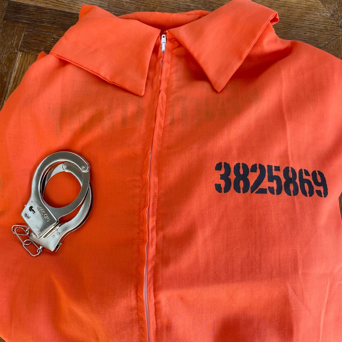 Fångedräkt Halloween kostym + handklovar - 90