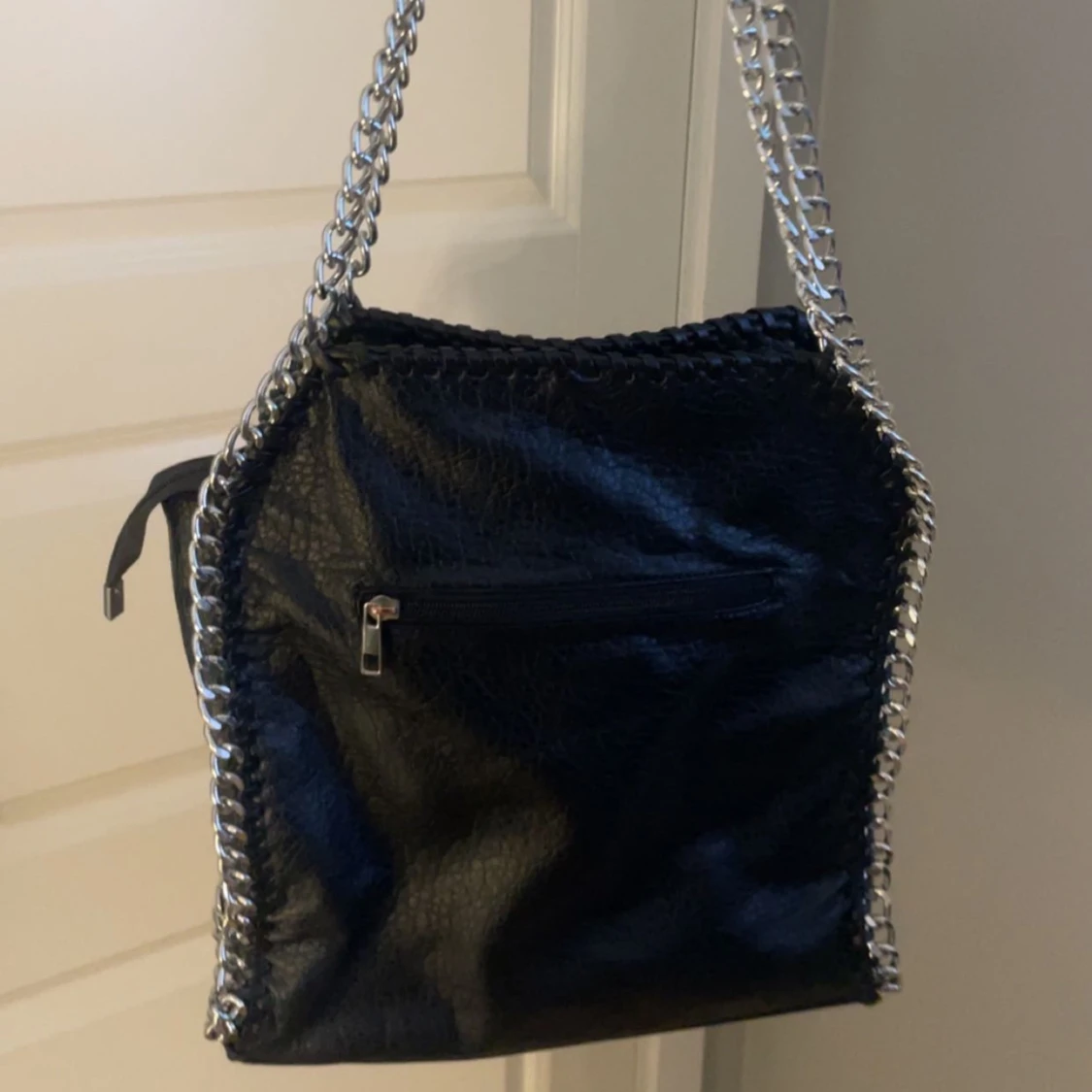 Svart axelväska från Tiamo - 1