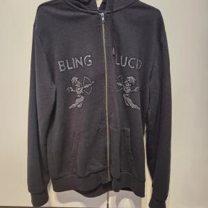 Bling lucid hoodie - Snygg hoodie, väldigt bra skick, inga hål. Storlek M.