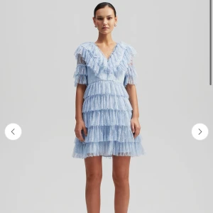 By malina kläning💕 - Intressekoll på min fina by malina kläning, nästan aldrig använd då nästan ny skick, super fin färg som passar det mesta, stl xs. skriv för fler bilder💕💕 Pris kan diskuteras🥰