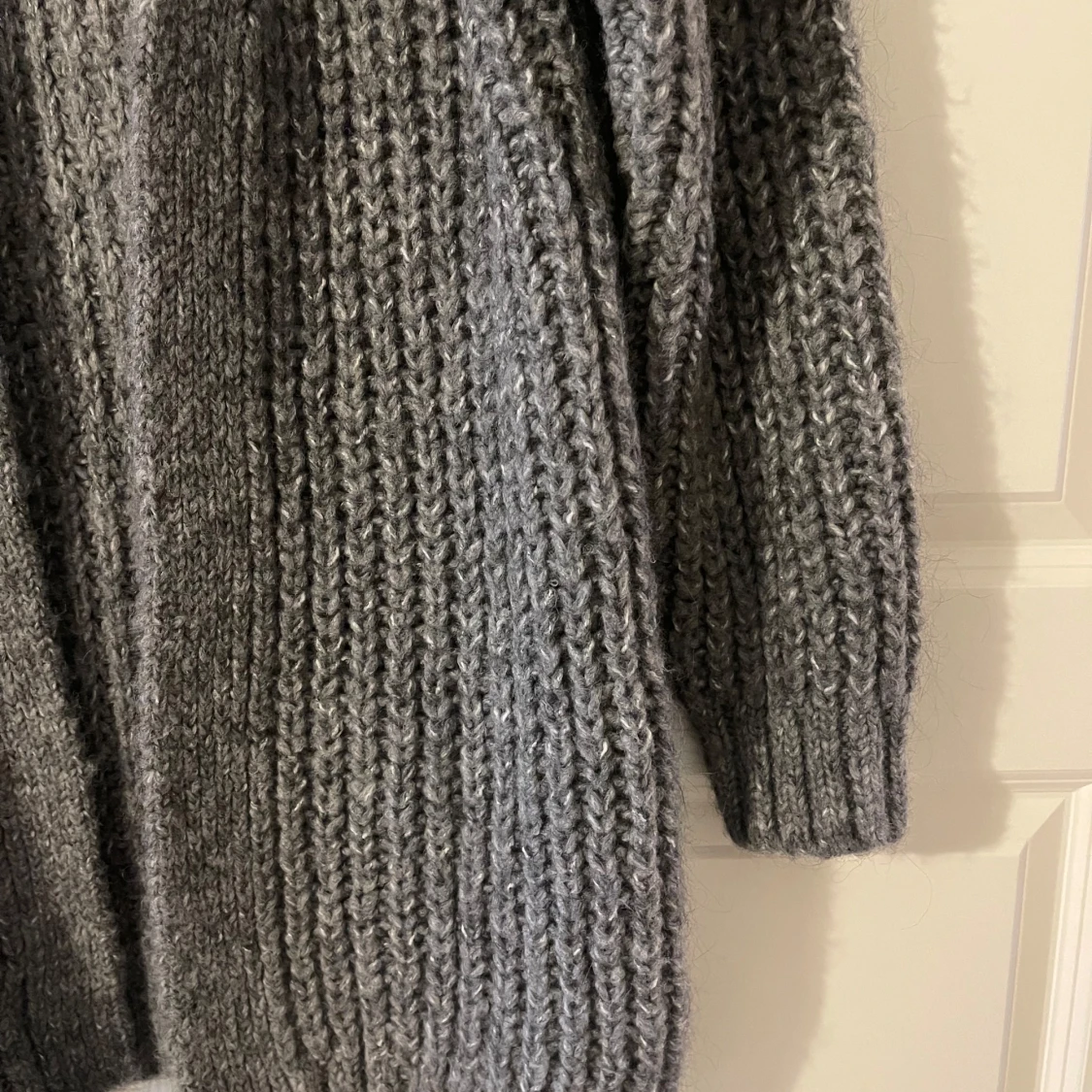 Grå stickad kofta från Zara - 3