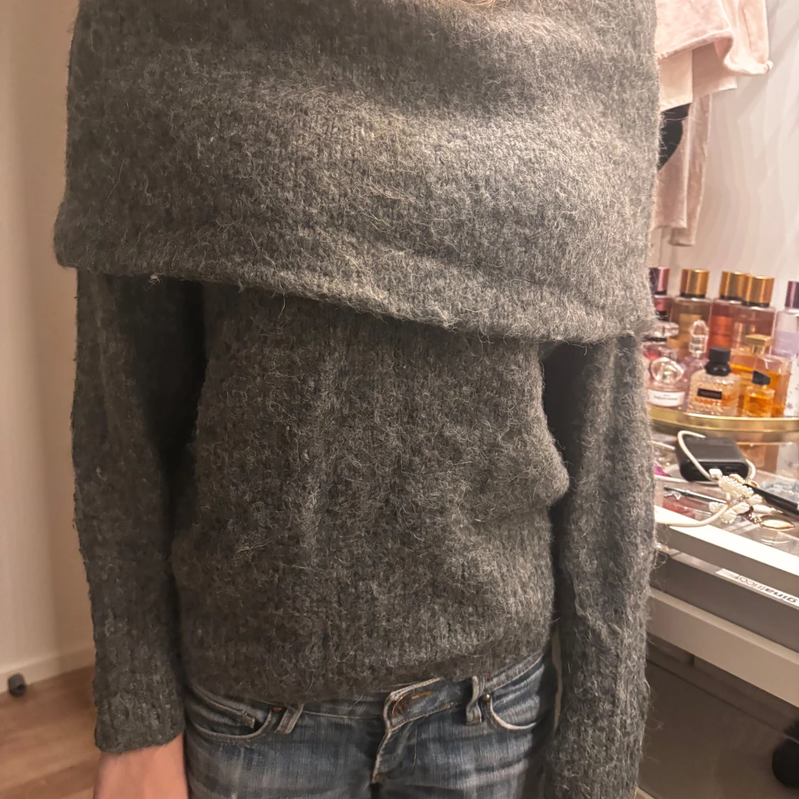 Grå offshoulder tröja - 2