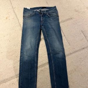 Tiger of Sweden slim fit jeans  - Slim fit Jeans från tiger of Sweden i storlek 32/34. Sparsamt använda, bra skick, inga hål eller defekter. 