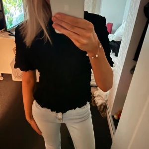 topp vero moda - jättefin refflad topp från vero moda❤️❤️ storlek S