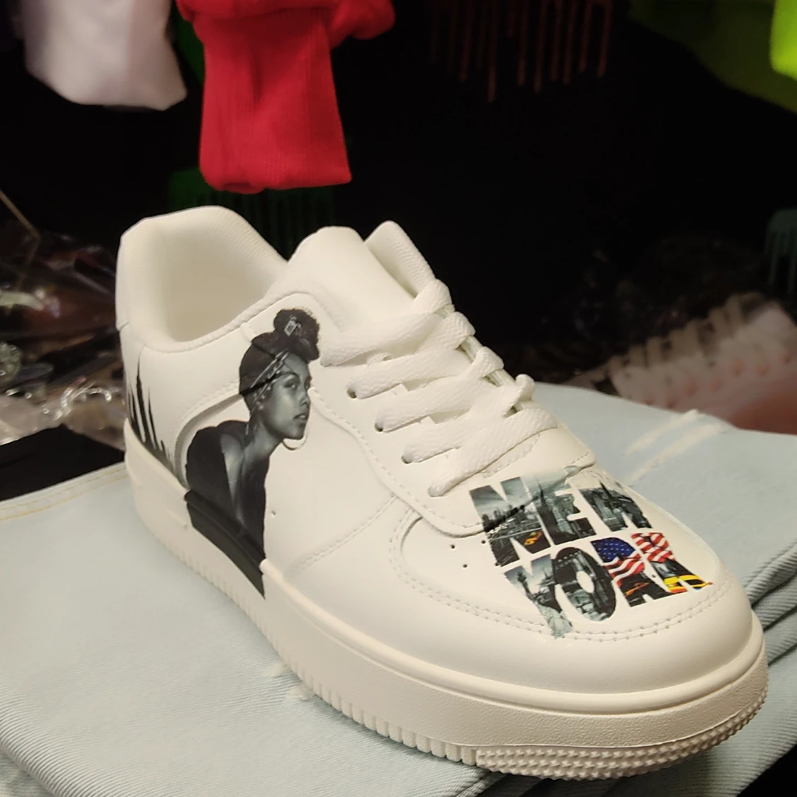 Vita sneakers med New York-motiv - 2