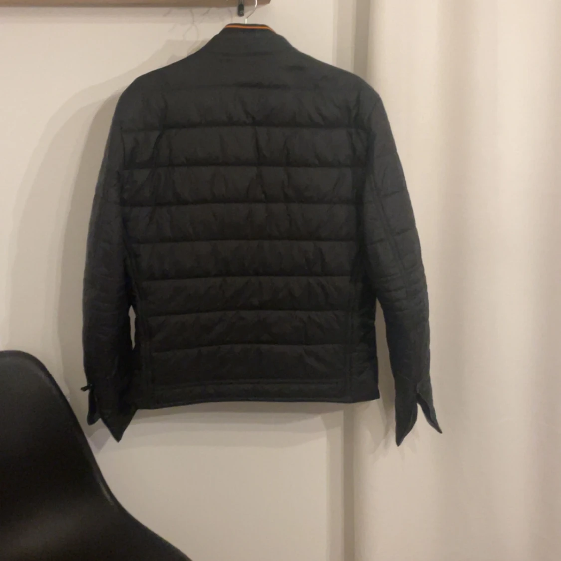 Svart quiltad jacka från Boss - 1