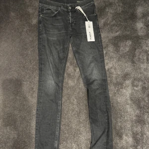 Dondup George  - Stilrena dondup George jeans i ett perfekt skick, skick 9/10, Pris fast 
