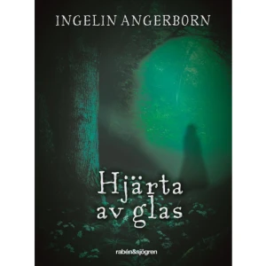 Hjärta av glas (inbunden) - - Varför heter den där ön Dödens ö? frågade jag.- För att alla som går iland där ...- Men sluta, avbröt Frank. Jag har ju sagt att du inte ska prata om det.Elsa tog ett djupt andetag och fortsatte där hon hade slutat.- Dom dör, sa hon.Shirin och hennes kompisar, Nelli och Bella, ska tillbringa några av sommarlovets sista dagar i Shirins mosters sommartorp, en enslig liten stuga som ligger alldeles vid en sjö. Torpet visar sig sakna både toa och en hel del andra bekvämligheter, men tjejerna tycker det är jättemysigt ändå. Åtminstone tills allt det konstiga börjar ...Vad är det egentligen för mystiska knackningar de hör när de ska sova? Vems är den gamla boken de hittar i en kista på vinden? Och vad är det för egendomligt ljus de ser på ön ute i sjön? Ön som sägs vara drabbad av en förbannelse, och som brukar kallas Dödens ö ...Fjärde delen i den andlöst spännande Hjärtserien. Hjärta av glas är en fristående fortsättning på Hjärta av damm, Hjärta av sten och Hjärta av mörker.    Format Inbunden   Omfång 219 sidor   Språk Svenska   Förlag Rabén &amp; Sjögren   Utgivningsdatum 2022-06-10   Medverkande Sofia Liljander   ISBN 9789129737103  