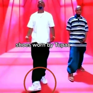 Nike Air Flight sneakers - Säljer ett par Nike Air Flight sneakers Skorna har snörning. De är i bra skick och bekväm. Perfekta för vintern.