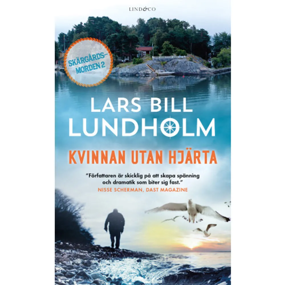 Kriminalkommissarie Jack Larsson har levt under täckmantel som narkoman för att avslöja en seriemördare. Under infångandet misshandlade han två poliser vilket nästan förstörde operationen. Det gör att han nu är avstängd tills vidare. Jack åker ut till Kattnäs i skärgården, till sin stumma dotter Astrid och pappa Jonathan. En poliskollega på Saxarön, där Astrid går i skolan, behöver hjälp med elevernas rektor, som han tror är i inblandad i kriminell verksamhet. I samband med att Jack undersöker rektorns förehavanden hittas en kvinna död, bestialiskt mördad. Trots att polisledningen inte låter Jack återgå till sin ordinarie tjänst får han ändå bli fallets mordutredare. Han kan ju skärgården. Samtidigt synar säkerhetspolisen Jacks far, Jonathan, i en sekretessbelagd undersökning som sätter käppar i hjulet på Jacks mordutredning. Och när Astrid plötsligt försvinner från Saxarön ställs allting på sin spets I Kvinnan utan hjärta återvänder Lars Bill Lundholm till Saxarön. Här möter vi åter enstöringen Jack Larsson skicklig kommissarie men svårhanterlig för polisledningen. Boken är en fristående uppföljare till Skärgårdsmorden (Lind & Co, 2018). LARS BILL LUNDHOLM är romanförfattare och filmdramatiker. Han är kanske mest känd för SVT:s succéserie Skärgårdsdoktorn, som han skrivit tillsammans med Gunilla Linn Persson, men han står även bakom manus till flera andra framgångsrika och internationellt prisbelönta film- och tv-produktioner. På Lind & Co har Lundholm tidigare utkommit med bland annat Gamla Stan-morden och Citymorden. 