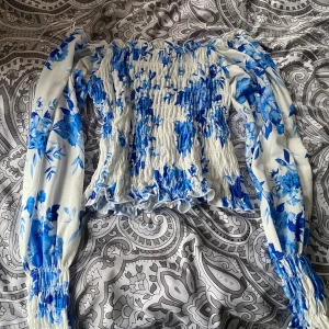 Blå croptop  - En fin blå croptop perfekt för sommaren