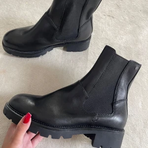 Svarta boots - Nya svarta boots Perfelt till höst och vinter som inte kommit till användning🍁