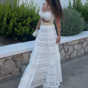 Sett kjol topp - Vit sett med lång kjol och topp🤍 endast använd en gång och i bra skick🫶🏼 bältet medföljer ej🫶🏼