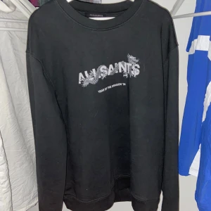 All saints tröja - All saints tröja oanvänd, 450kr Storlek Large, men den är overzized så passar lätt en XL, eventuellt en XXL. Tror inköp låg på 7-800kr.