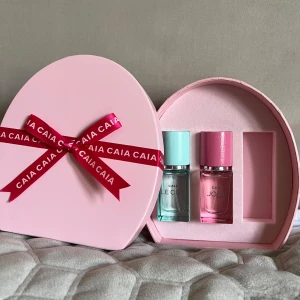 Caia påskägg - Säljer caia påskägg med två parfymer, den rosa är limited edition och såldes bara i påskägget🩷