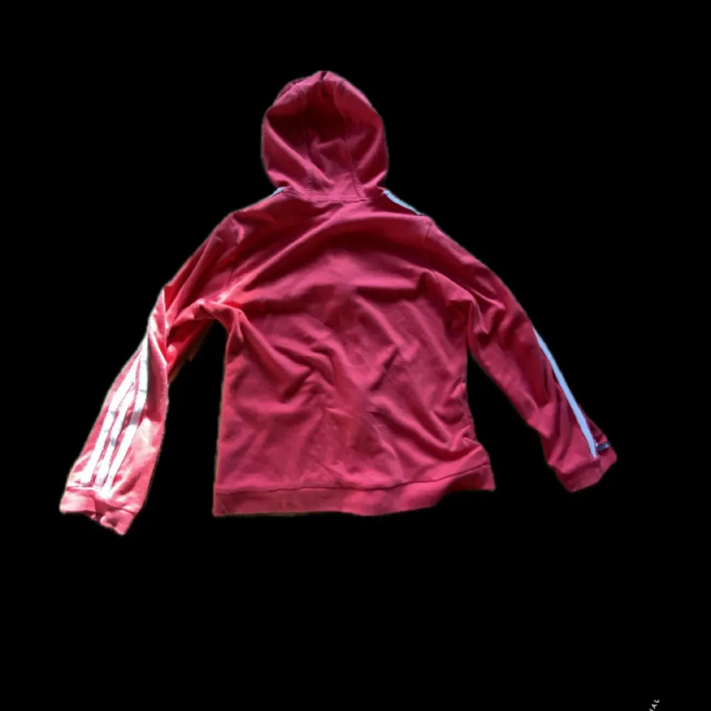 En adidas zip up hoodie storlek small. Hoodies.