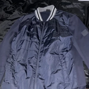 Hugo boss cardigan - Hugo boss cardigan storlek M, skick 10/10