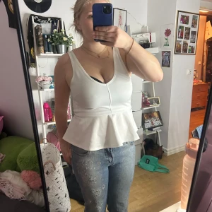 Topp  - Supersöt topp från Cubus. Storlek L tror jag men väldigt liten i storleken. Pris kan diskuteras💓