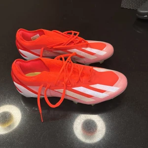 Fotbollsskor  - Storlek 43 1/3 Nyskick använda endast 2 gånger Köpta för fullpris