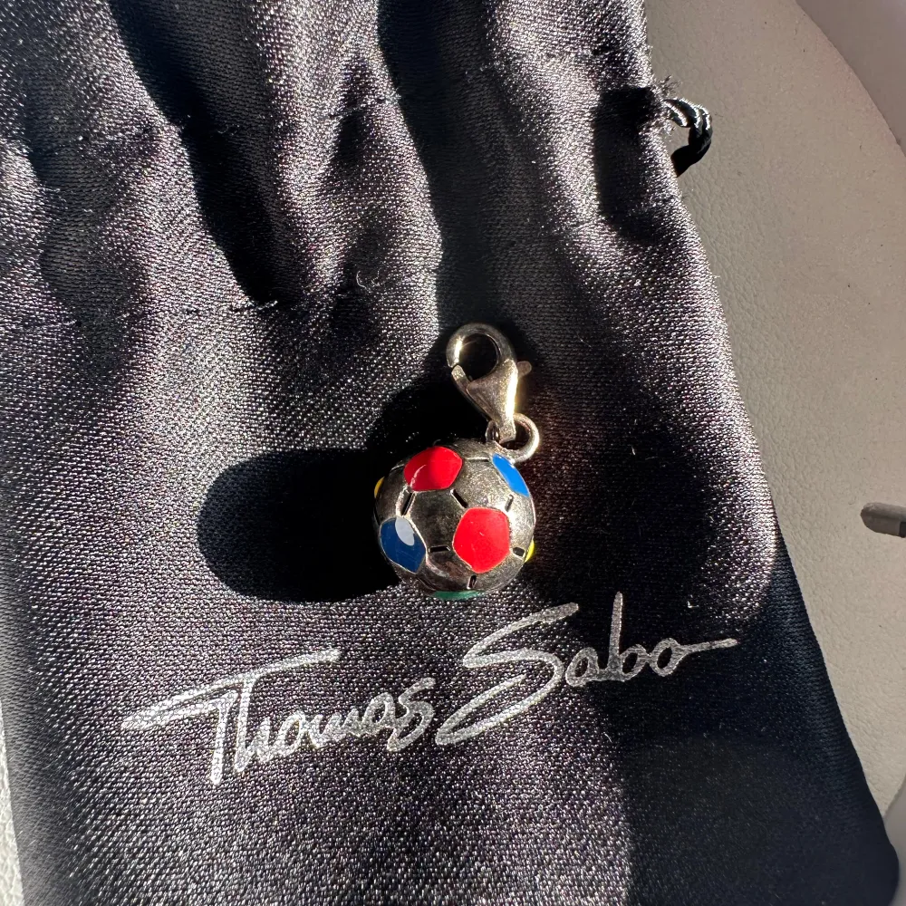 Aldrig använd berlock från Thomas Sabo. Fått den i present så har inget kvitto, men den har stämpel och kommer i sin original box.. Accessoarer.