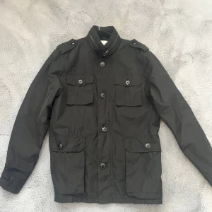 These Glory Days jacka  - Jackan är köpt på volt i storlek S.   Jackan är i bra skick! 