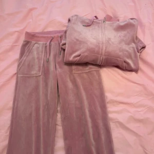 Juicy Couture  - Rosa Juicy Couture set i fint skick 