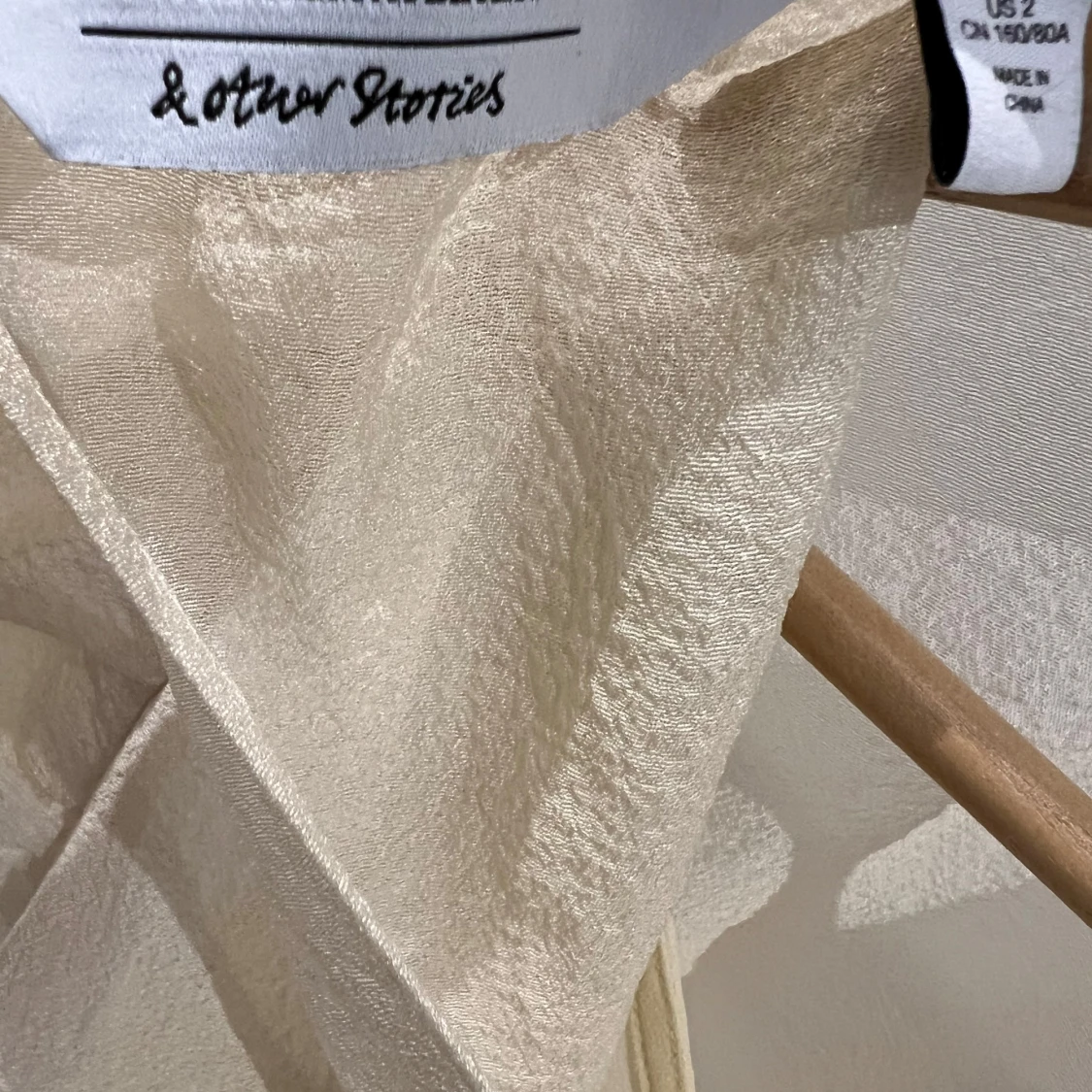 Beige blus från & Other Stories - 91