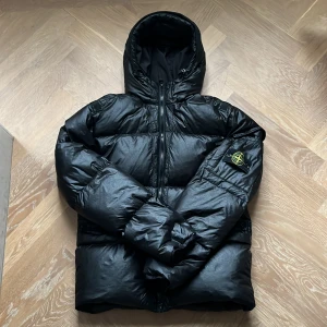Stone island jacka - Lite använd, den sitter som en L, priset kan diskuteras