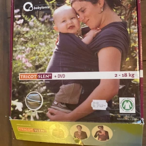 Tricot slen bärsjal - Bärsjal 2-18kg Tricot slen grå Instruktionsbok medföljer 