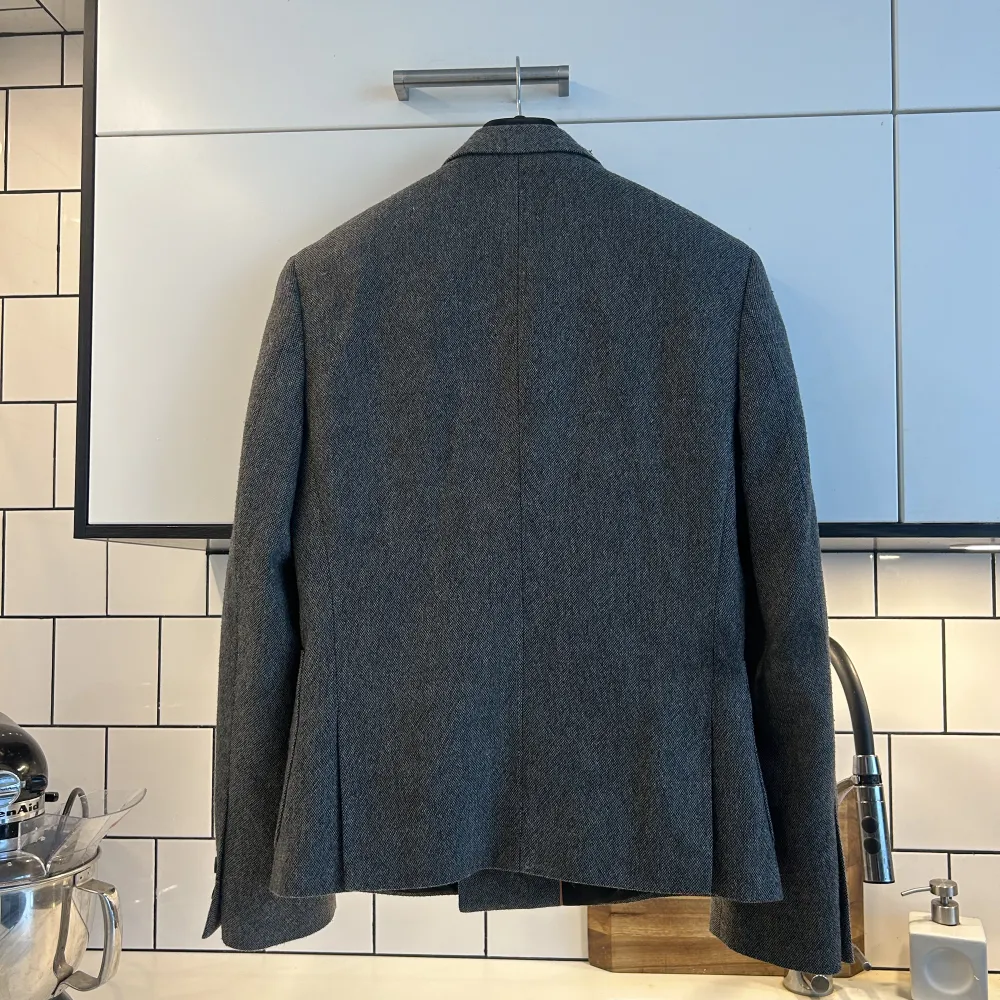 Grå oversized blazer/ kappa i ull skit snygg till hösten och till utgång!. Kostymer.