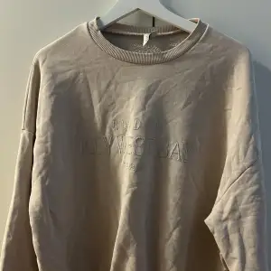 Sweatshirt från Nelly i XS men passar även S 