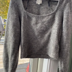 Stickad grå tröja - Varm och perfekt till hösten!